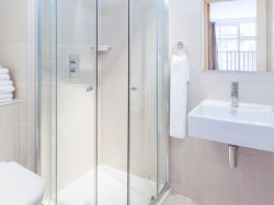Avni Kensington Hotel London